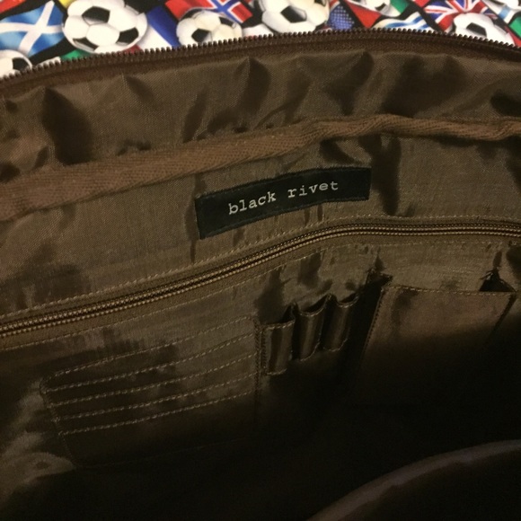 Wilson Leather Leather Messenger Bag - Picture 3 of 4